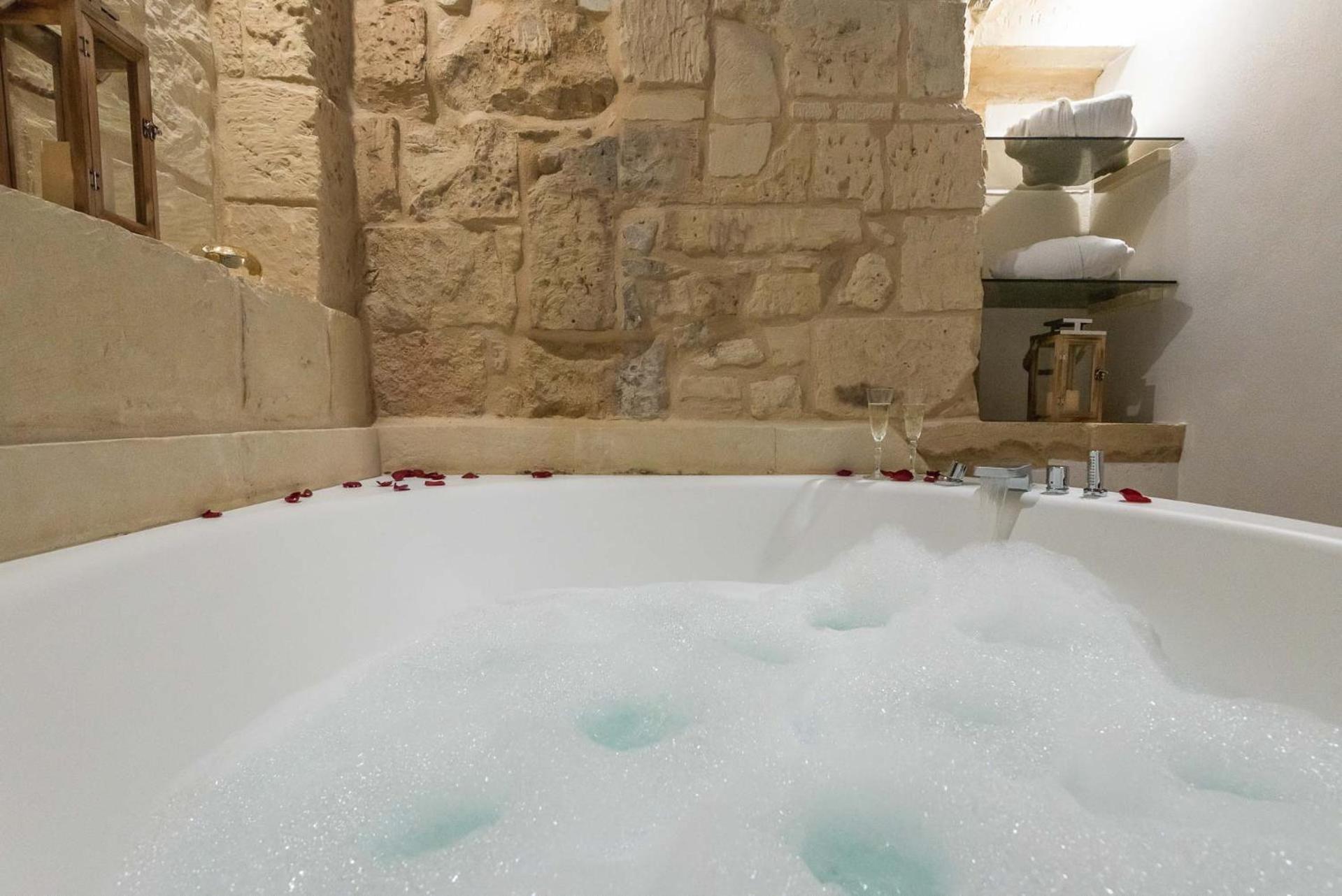 Le Nicchie Luxury Rooms Lecce Eksteriør billede