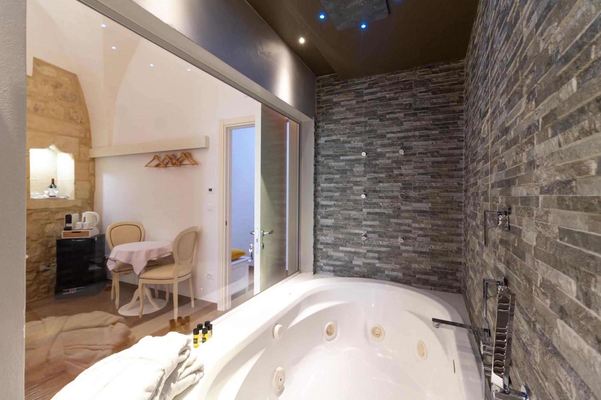 Le Nicchie Luxury Rooms Lecce Eksteriør billede